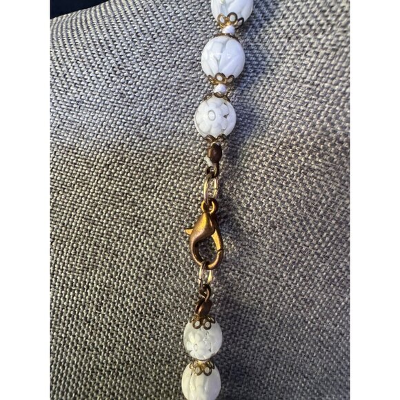Vintage White Marbled Glass Bead Necklace With Brass Accents & Lobster Clasp - Picture 4 of 6